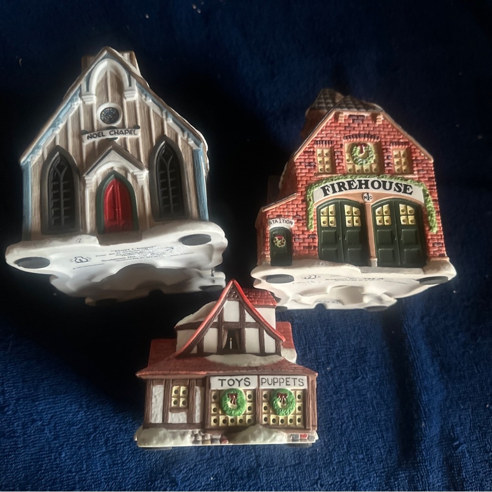 Thomas Kinkade St. Nicholas Circle Village FIREHOUSE TOYMAKER CHAPEL LOT OF 3